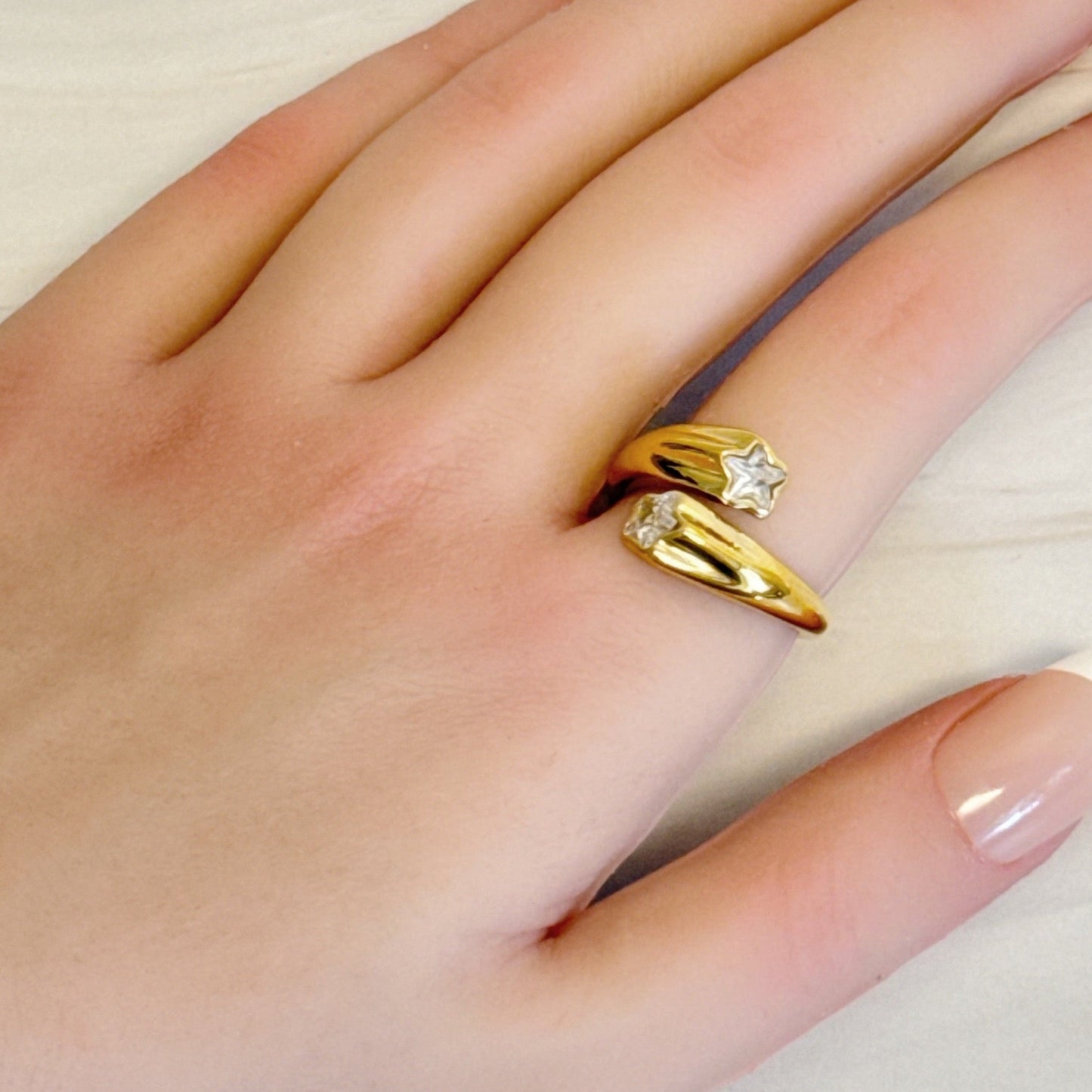 Shooting Star Hug Ring