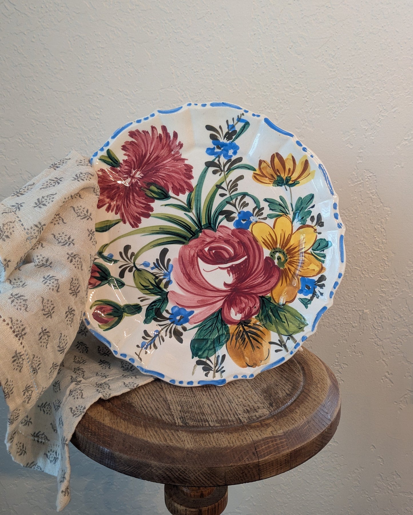 Italian Nove Rose Ceramic Plate